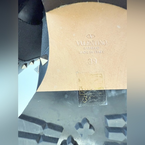 Valentino Garavani Black Leather Rockstud Almond toe Chelsea Ankle Boots EU 39 - Picture 13 of 14